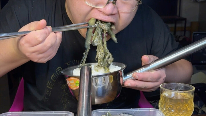 Tôi ở đây, lúc nào cũng ở đây, chúng ta hãy cùng mạnh khỏe nhé.