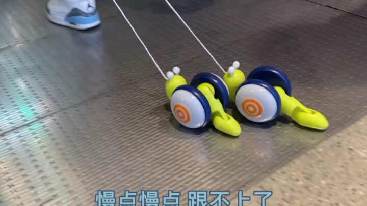 Lucu sekali melihat pemandangan ini saat berbelanja. Hahaha. Ternyata Guangzhou memang kota yang pen