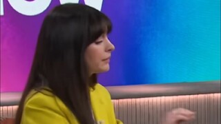 آني هاثاواي تعلمك كيف تعرف أي محل حلويات يقدم ألذ الحلويات!