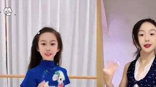 [8.11] What does a vertical screen dancer do with hand gestures? #鸳鸯戏dj