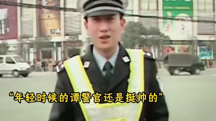 Cảnh sát Đàm đúng là nghiêm túc trong công việc.