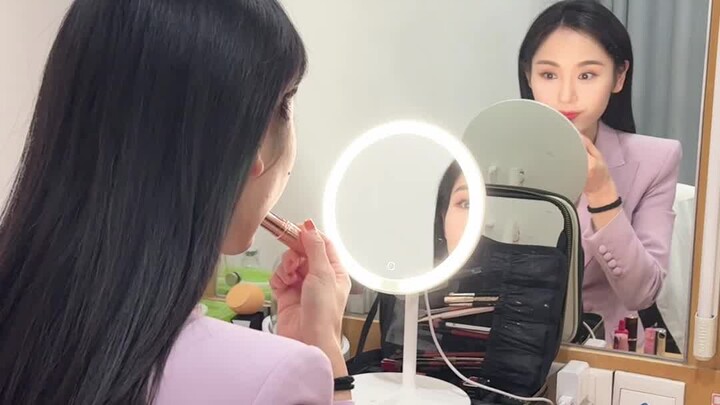 Kenapa lipstik para streamer cewek semuanya warna yang sama?