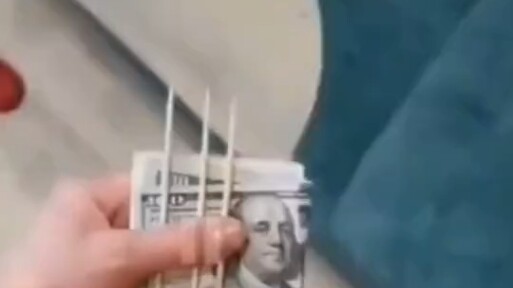 Dia lagi memfitnahmu, dia lagi memfitnahmu!