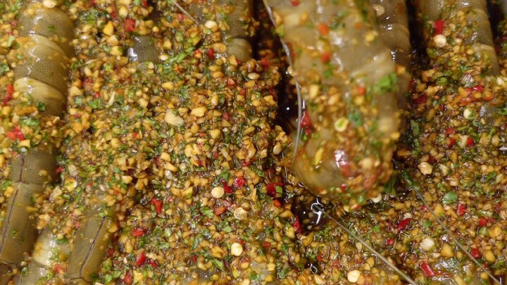 Debut Tahun Baru Seniman Acar Mentah: Surga Udang Acar Mentah