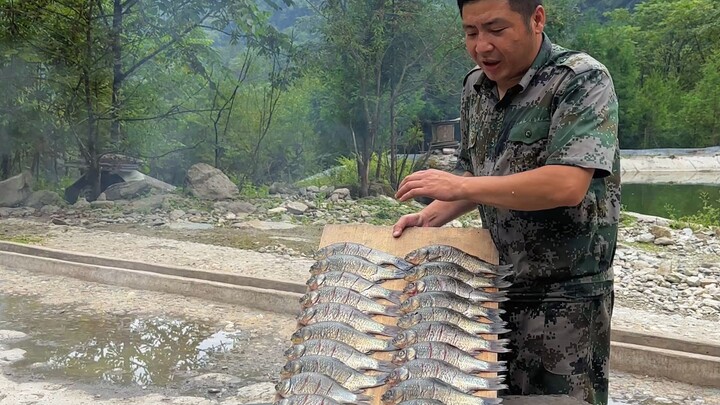 Gần đây có mấy con lợn đã mang thai, cũng đã có hơn chục chú lợn con nặng hơn 10 kg có thể thả nuôi 