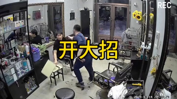 Kinh doanh chung, anh mập nói: “Tôi không tin anh. Không sao, nếu anh không tin tôi thì chúng ta khô