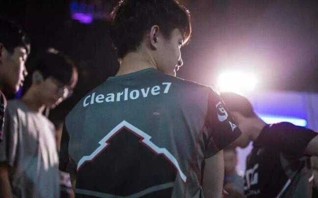 【clearlove】I once stood on the top of glory, and I also once fell to the bottom. I allowed myself to