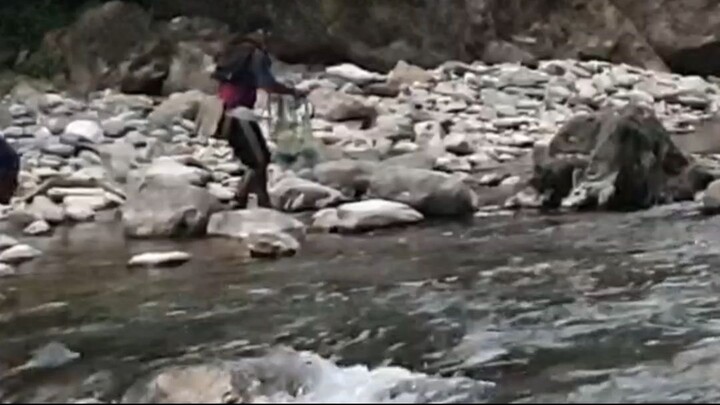 cast netting in Nepal | himalayan trout fishing with handmade cast net |