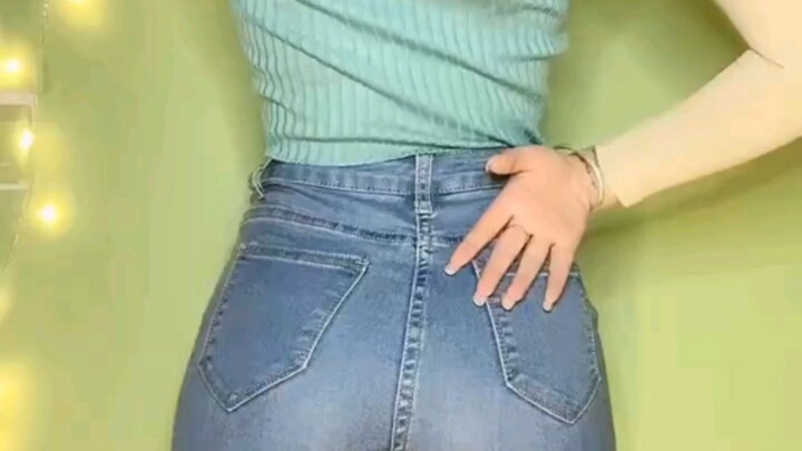 جينز مع غزال مينغهوا، يرقص بخفة ورقة