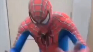 Quay lưng rời đi, có lời muốn nói mà không thể thốt ra