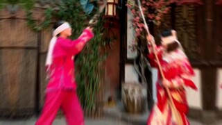 她们玩的好尽兴啊！