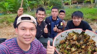 กินข้าวป่า ก้อยหอยปรังสดๆ แซบสุดๆ ,ไก่อบฟาง กับน้องๆบรรยากาศดีๆ ติดภูเขา