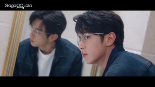 The couple who has to go to therapy are doing their therapy session in the ABO Toilet of all places