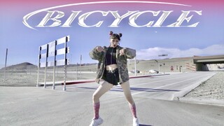 搭上姐的自行车 金请夏'Bicycle'全曲翻跳 超绝外景