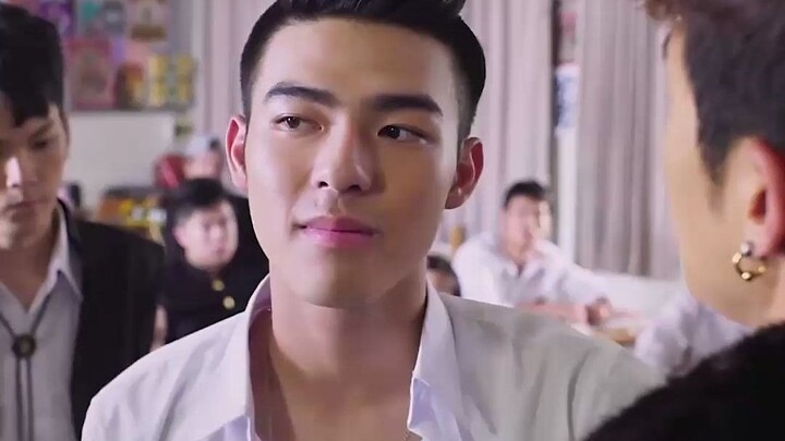 The new classmate who just transferred in turned out to be a local gang boss—only to immediately run