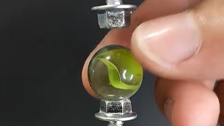 Which melts first: glass beads or screws?