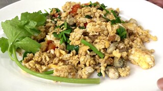 คั่วแห้งไข่ หอยนางรม เมนูไข่ / Scrambled eggs with oysters recipe / ครัวแม่โบ