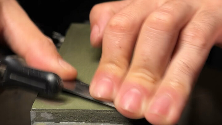 Melon-cutting platform