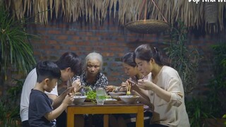 Bún Ốc giò tai heo Nóng hổi trong ngày mưa se lạnh thơm ngon...thật tuyệt _