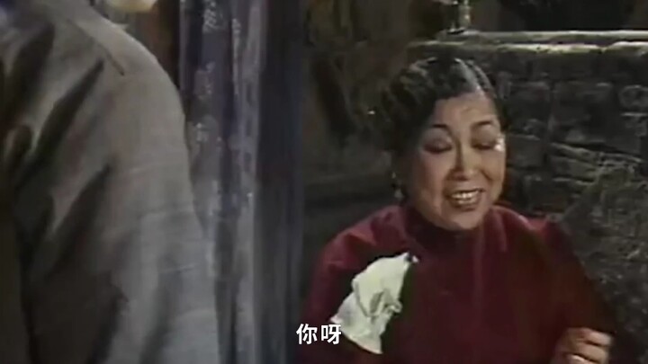 اضطرت امرأة لبيع ابنتها من أجل إعالة ابنها، فاختارت العائلة إحدى الأخوات الثلاث ليتبناها رجل ثري.