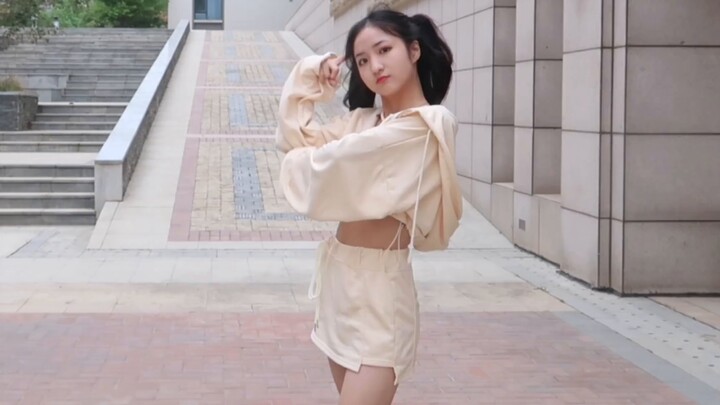 The little flying stick is coming~ sweet Gee flip dance
