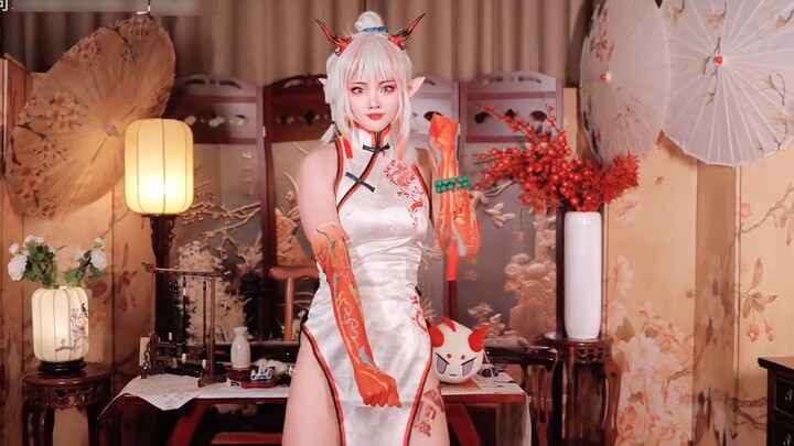 Bác sĩ, chị Niên đang giục bác sĩ vào làm lễ cưới đấy! !