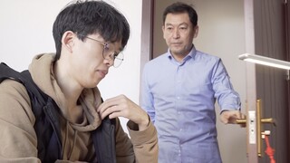 Bố ơi! Đừng làm mấy trò mờ ám này nữa! Chúng ta hãy làm gì đó thiết thực hơn đi!