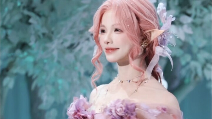 Wow, I was caught off guard! A 2D character boldly storms the Chinese entertainment industry’s red c