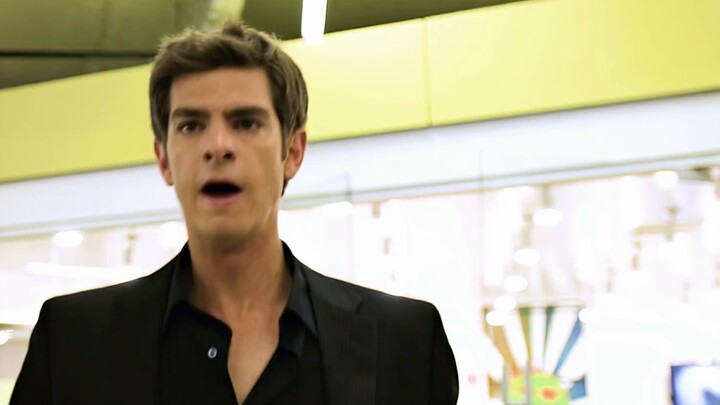 "Garfield trong bộ vest thực sự rất đẹp trai và tuyệt vời!!"