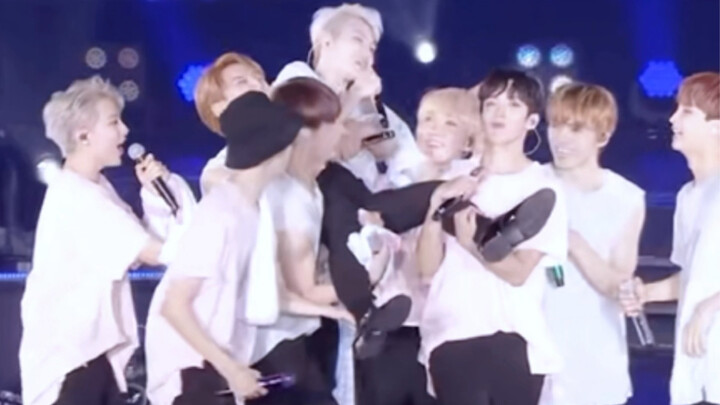 Teacher Li: You bunch of lunatics… I hate you.