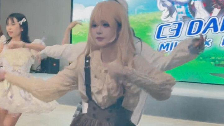 Tìm được một video nhảy theo nhạc cách đây một năm rưỡi w