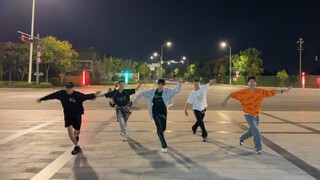 What to dance to celebrate the motherland's birthday? Of course, it's the national style of peace an
