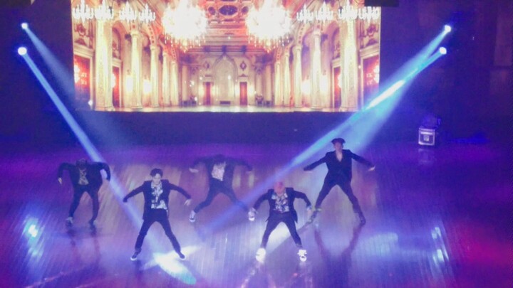 [Super Junior] Cover Black Suit oleh ACEBOOM, komunitas tari jalanan di Akademi Musik Wuhan.