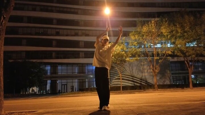 سو شين هاو يعيد غناء أغنية "حلم داخل حلم" بعد خمس سنوات، وهذه المرة نعود معًا إلى المكان الذي بدأ في