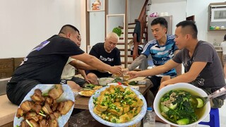 Nắng nóng như này thì chỉ có cơm canh dân dã thôi...