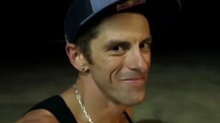 Nếu không có chút can đảm, thật sự không dám đội mũ bảo hiểm của Red Bull đâu.