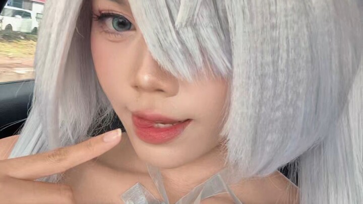 we usually did our eye make up only on the side that is exposed! 🎁🩵