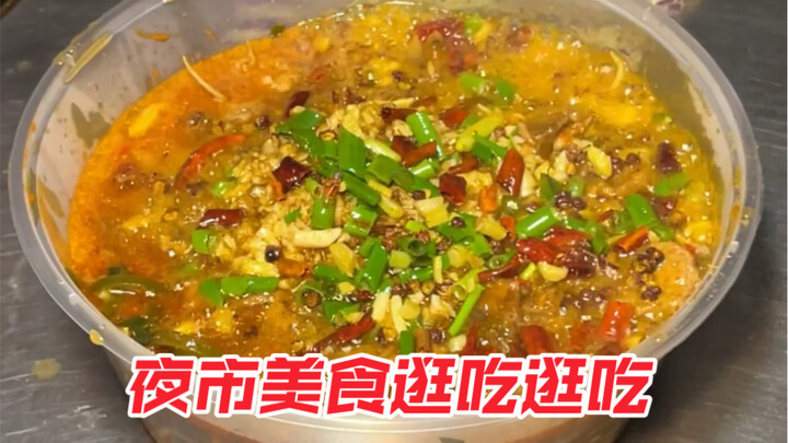 Street auntie makes and sells right on the spot—this boiled sliced pork in chili sauce comes in supe