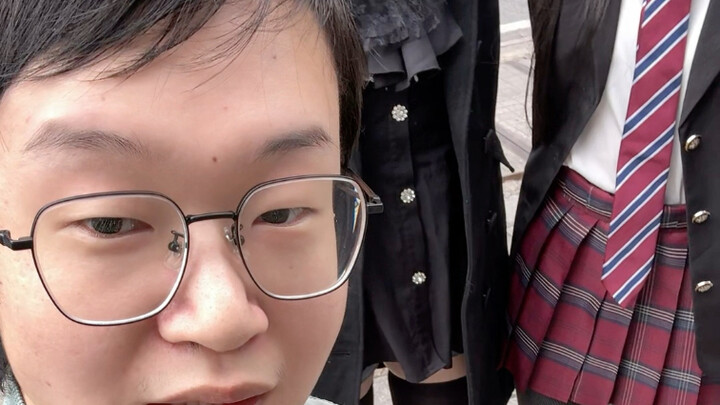 Đưa cô hầu gái đi ăn ngoài