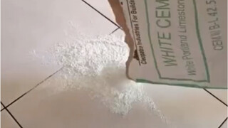 白水泥：防水快干，牢固，用来填缝补坑不错