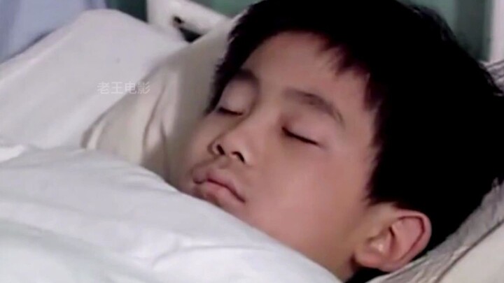 يعاني الصبي من الهيموفيليا، ورغم أن عائلته فقيرة إلا أنها لم تيأس أبداً.