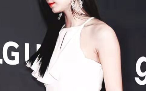 หลังจากที่เธอเดบิวต์ ใบหน้าของเธอก็ทำให้ชื่อของเธอกลายเป็นคำคุณศัพท์ที่ใช้อธิบายความงามในสไตล์หนึ่ง.