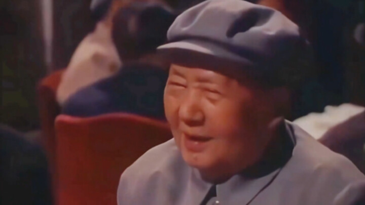 1971年5月1日，毛主席在天安门城楼上看烟花的真实影像