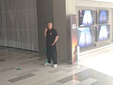 Mal tempat Xiaomi Home berada sepi pengunjung, malam peluncuran YU7 sulit menyembunyikan kemundurann