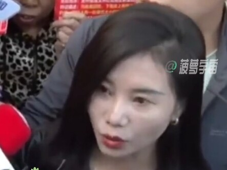 يانغ نيوهوا تجيب بذكاء على أسئلة الصحفيين