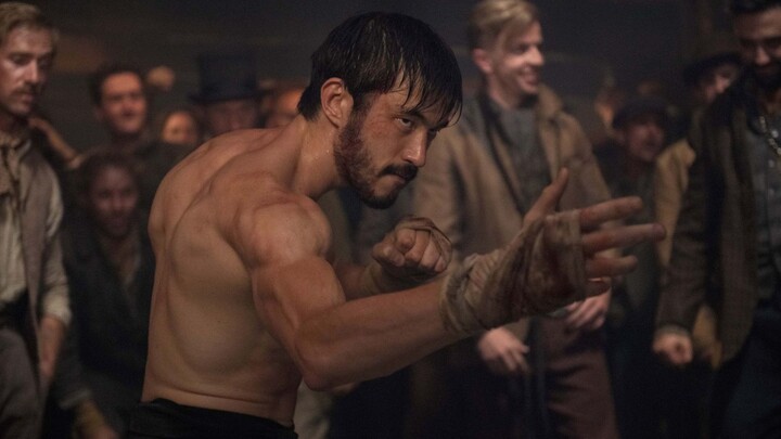 Người Hoa làm phim phản kích Hollywood, còn dùng ca khúc Tân Cương làm nhạc chủ đề; tác phẩm để lại 