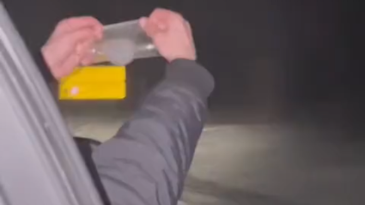 ฉันอยากรู้ว่าต้องขับเร็วแค่ไหนถึงจะเกิดสถานการณ์นี้ได้?