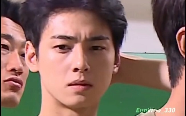 [Cha Eun-woo] Sao có người vừa ngủ dậy mà vẫn đẹp trai thế nhỉ?