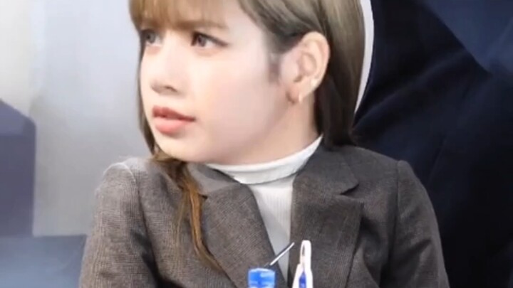 “Lisa! Menikahlah denganku~” “Kakak sudah punya istri lho~”