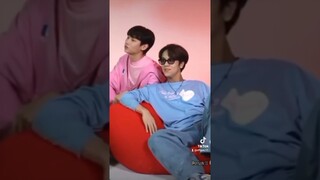 #offgun being #khaithird for this live interview of #ohmnanon for #ourskyy2 🤗
